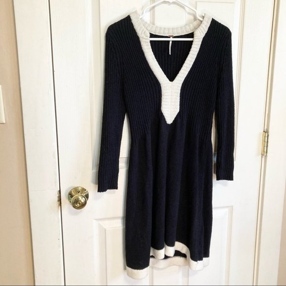 Free People Black V-Neck Long Sleeve Sweater Dress White Trim Size Small - Picture 2 of 8